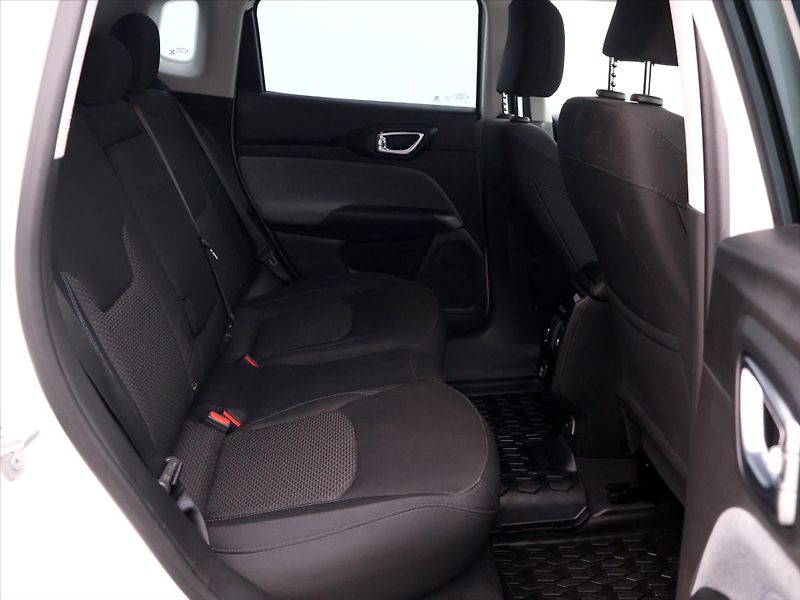 Jeep Compass 1,3 MultiAir 96kW Night Eagle - fotka 13 z 40