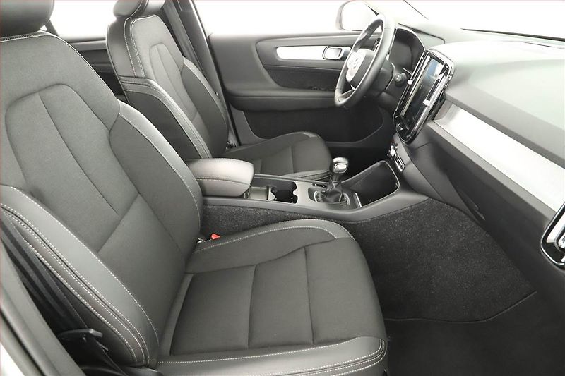 Volvo XC40 (2018) Momentum T3 - fotka 7 z 17