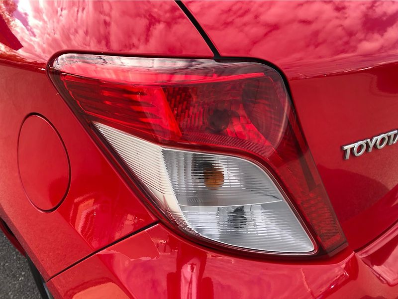 Toyota Yaris 1.33  VVT-i, Automat - fotka 25 z 28