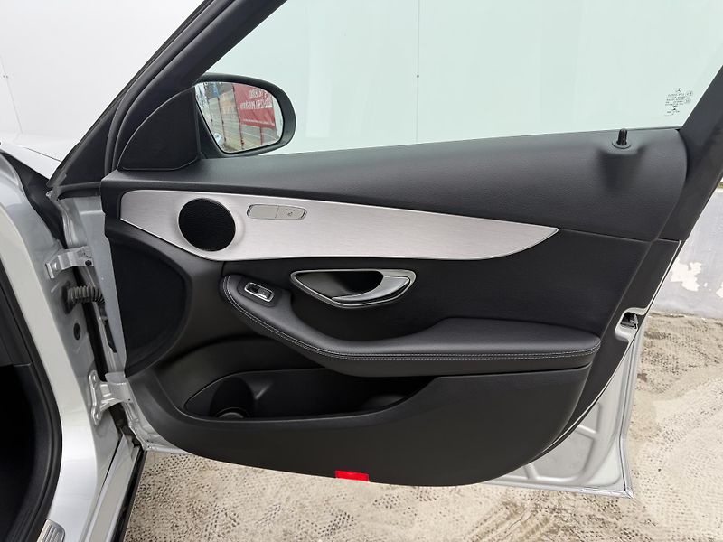 Mercedes-Benz Třídy C (2018) C 300T ser.knížka Webasto - fotka 16 z 28