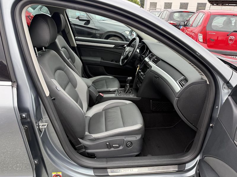 Škoda Superb 1.4 TSI AMBITION - fotka 11 z 14