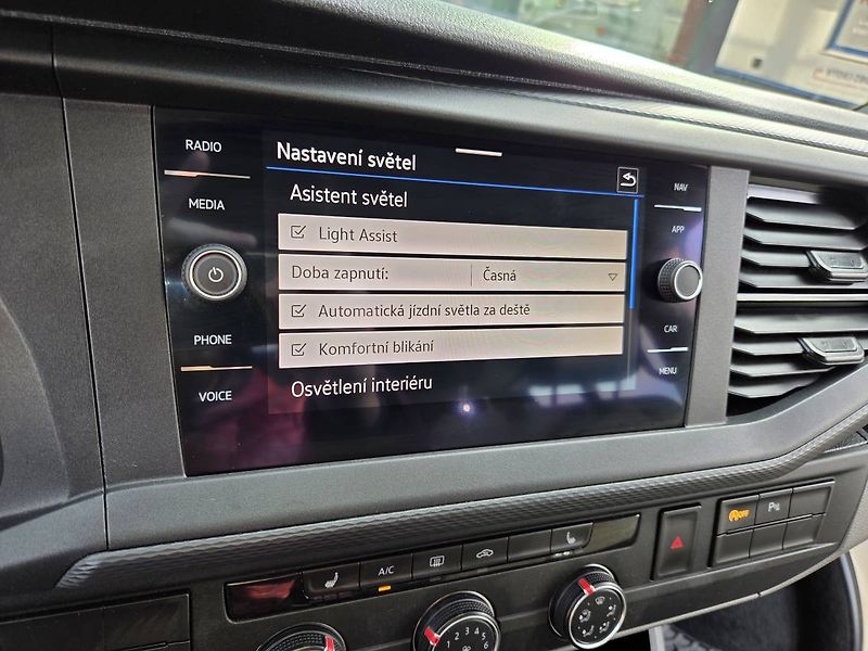 Volkswagen Caravelle (2022) 2.0 TDI DSG Long 9míst WEBASTO - fotka 24 z 43