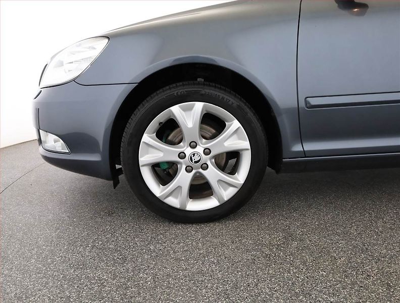 Škoda Octavia (2010) 1.6 TDI, Xenony, Tempomat - fotka 17 z 17