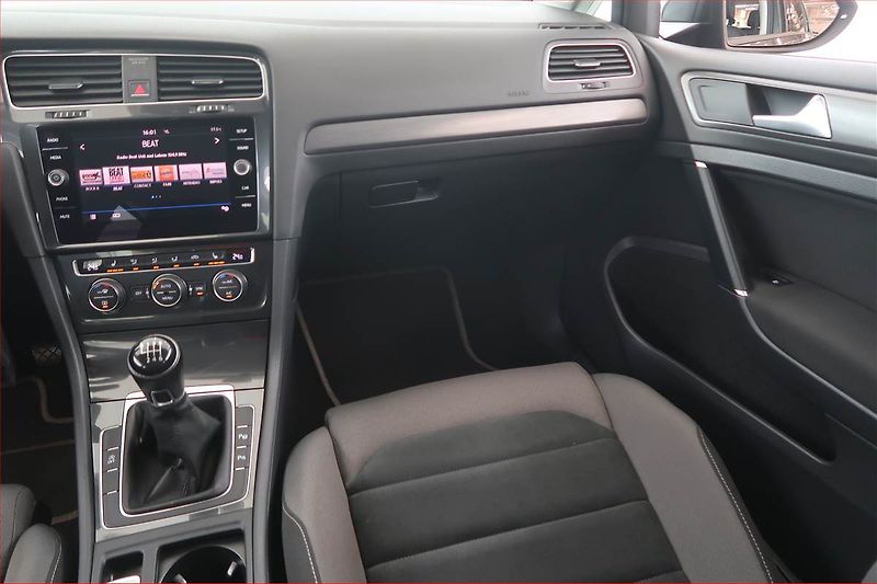 Volkswagen Golf (2017) 1.0 TSI, Serv.kniha, Tempomat - fotka 8 z 18