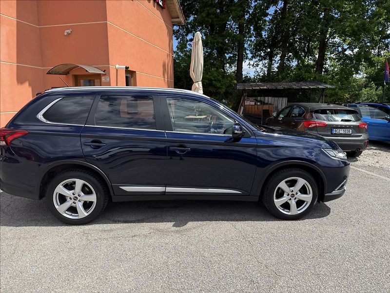 Mitsubishi Outlander 2,3 DI-D - fotka 4 z 31