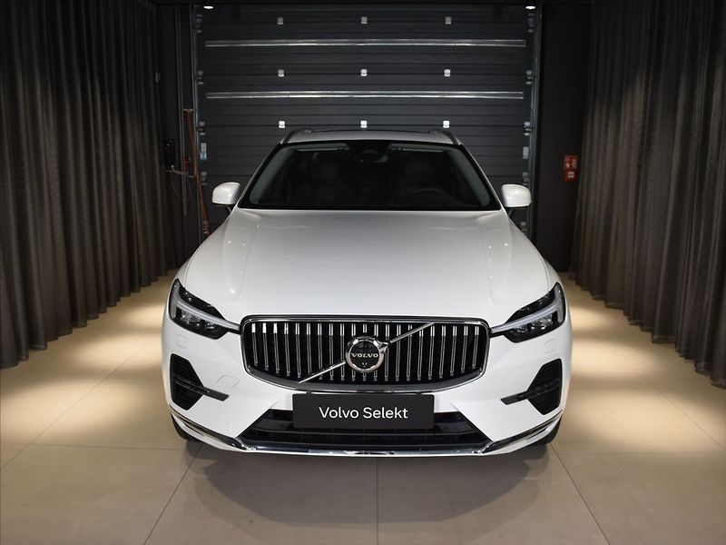 Volvo XC60 2,0 T8 AWD Ultra B&W,Panorama - fotka 7 z 29