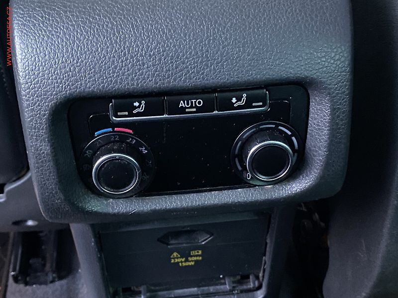 Volkswagen Sharan (2011) 2.0 TDi, Highline, navi - fotka 12 z 20