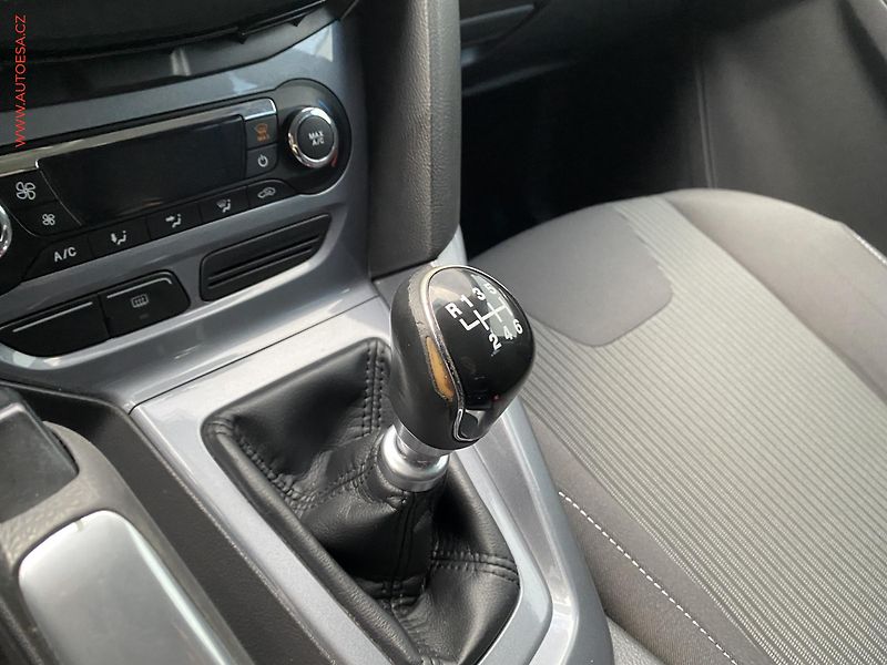 Ford Focus (2012) 1.6TDCi, ČR, AC, tempo - fotka 16 z 16