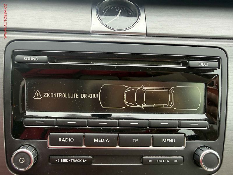Volkswagen Passat (2012) 2.0TDi, DSG, výhřev sed - fotka 17 z 17