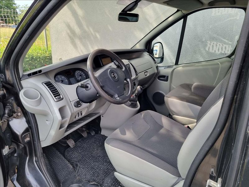 Opel Vivaro 2,5 DCi 8 Míst Webasto 2xKlima - fotka 12 z 31