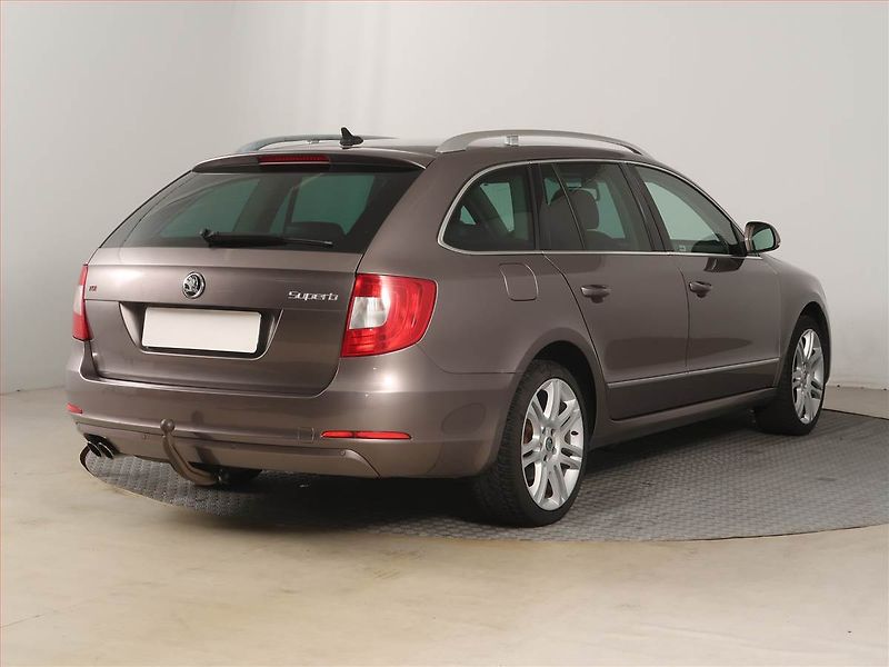 Škoda Superb (2010) 2.0 TDI, Automat, Navi, Xenony - fotka 5 z 15