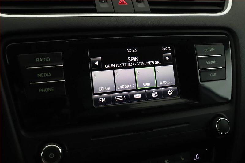 Škoda Octavia (2014) 1.6 TDI, Tempomat - fotka 9 z 13