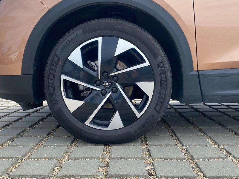 Opel Grandland (2025) GS Hybrid 1,2 Turbo (100kW) - fotka 13 z 37