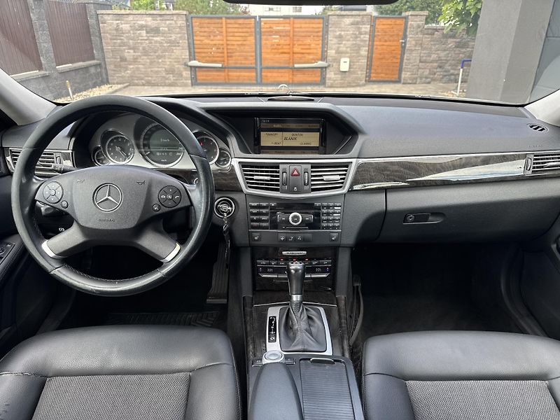 Mercedes-Benz Třídy E (2009) E 250 CDI, Avangarde, Kamera - fotka 14 z 25
