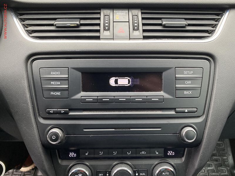 Škoda Octavia (2014) 2.0TDi, ČR, Elegance, bixen - fotka 17 z 18