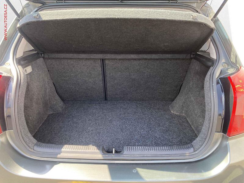 Toyota Corolla (2004) 1.4 VVT-i, ČR, TZ, park.čidla - fotka 7 z 14