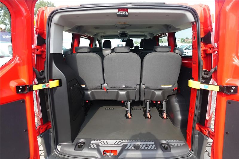 Ford Transit Custom 2,0 TDCi  L1H1 BUS KLIMA SERVI - fotka 11 z 28