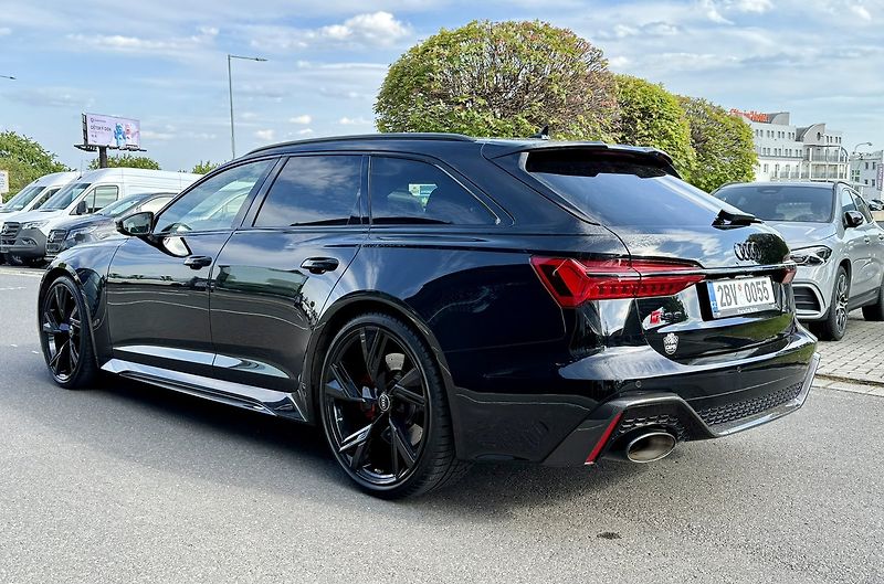 Audi RS 6 (2022) Avant TFSI 441 kW quattro - fotka 6 z 53
