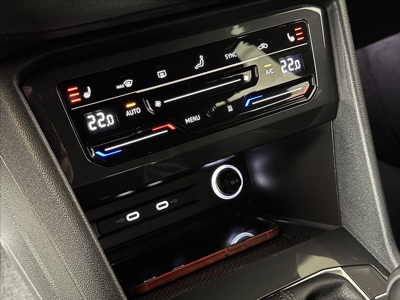 Volkswagen Tiguan 2,0 TDi  DSG Active LED Assist - fotka 44 z 49