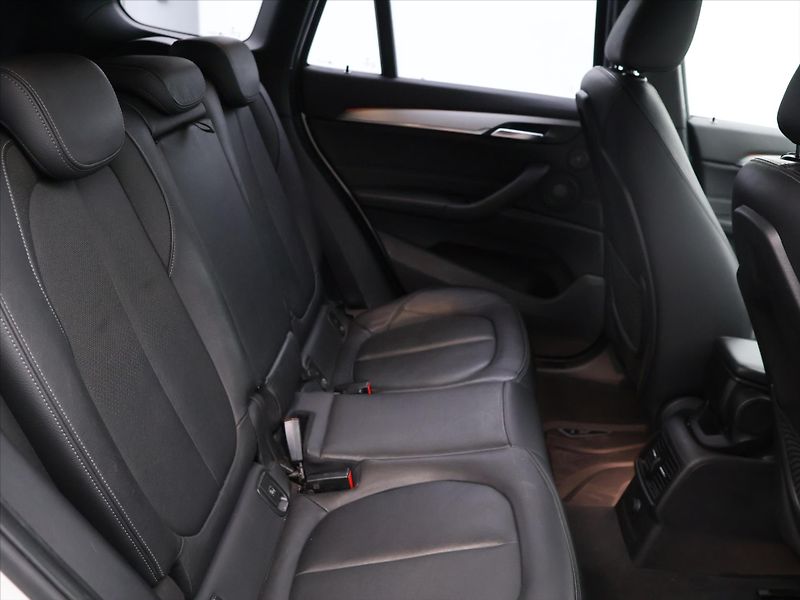 BMW X1 2,0 20d 140kW xDrive Kůže Navi - fotka 13 z 32