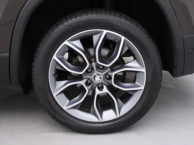 Škoda Kodiaq Scout 2,0 TSI 140kW DSG 4x4 CZ - fotka 31 z 38