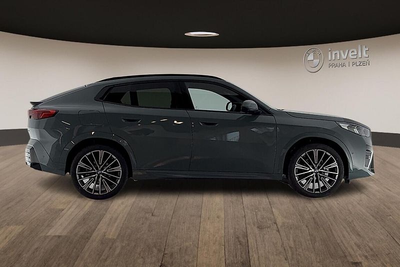 BMW X2 xDrive20d - fotka 2 z 14