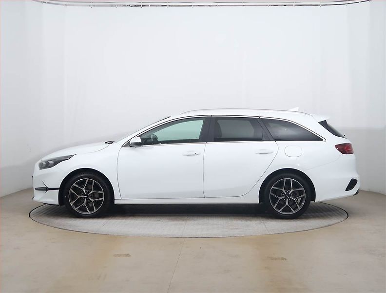 Kia Ceed (2022) 1.5 T-GDI MHEV - fotka 3 z 20