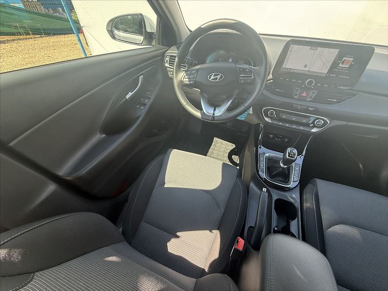 Hyundai i30 1,5 CVVT 71kW Family Climate - fotka 13 z 25
