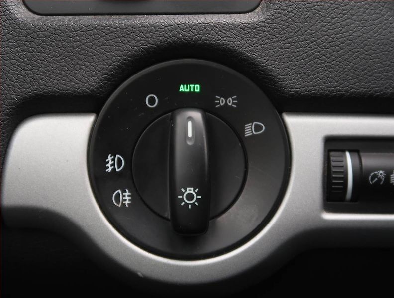 Škoda Octavia (2012) Ambition 1.6 TDI, Tempomat - fotka 16 z 19