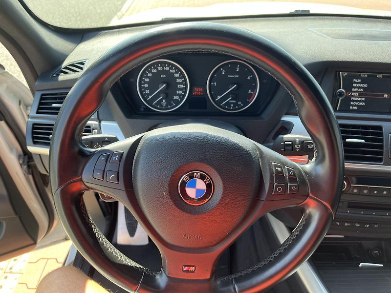 BMW X5 40D XDRIVE M-Packet - fotka 25 z 34