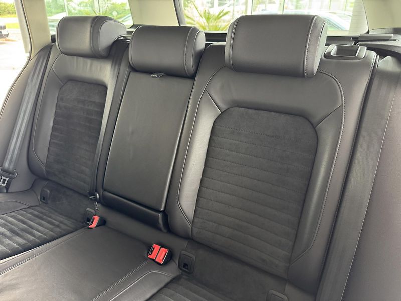 Volkswagen Passat 2,0TDI DSG*Highline*REZERVACE! - fotka 14 z 32