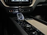 Volvo XC60 (2026) 2,0 B5  Plus Dark - náhled 22