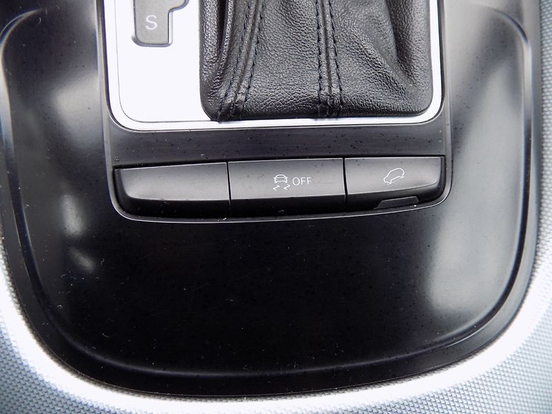 Audi Q5 (2010) 2.0TDI/4x4/Bi-xenon/LED/ - fotka 33 z 38