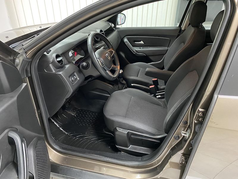 Dacia Duster 1.0 TCe LPG ČR REZERVACE  - fotka 20 z 26