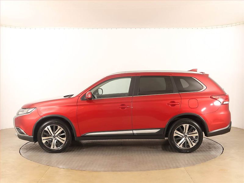 Mitsubishi Outlander (2018) Intense 2.0, 4X4, Automat - fotka 3 z 17
