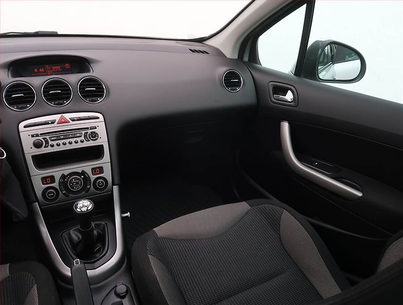 Peugeot 308 (2011) 1.6 VTi, Pan. střecha - fotka 8 z 16