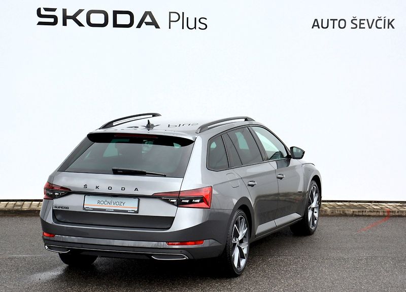 Škoda Superb (2024) Combi SportLine 2,0 TDI 147 kW - fotka 2 z 25