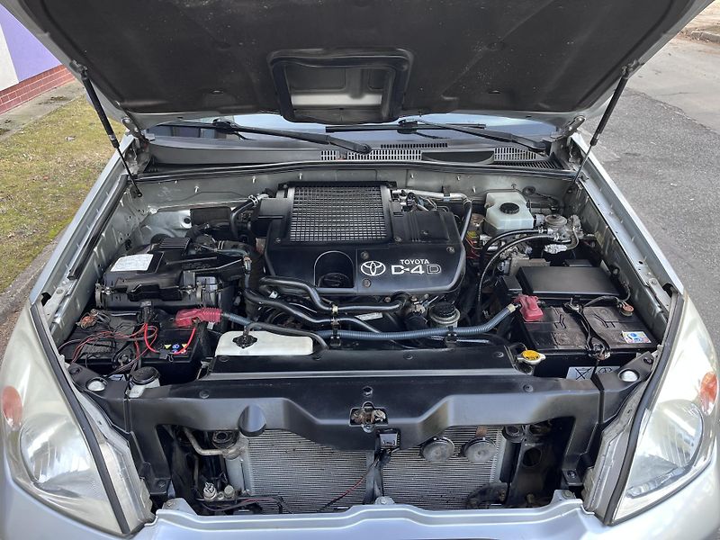 Toyota Land Cruiser 120 3,0D 4WD/automat 8-míst/ČR - fotka 36 z 39
