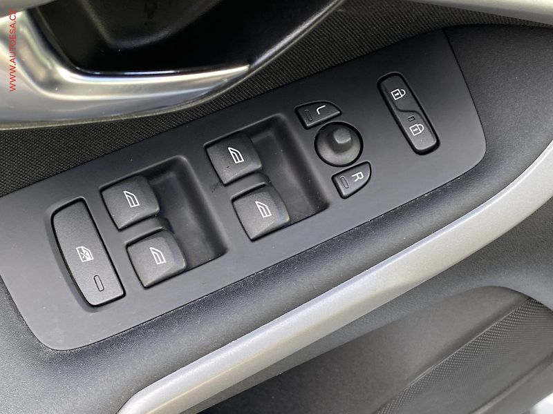 Volvo V40 (2013) 2.0D, AT, tempo, park.asist - fotka 11 z 17