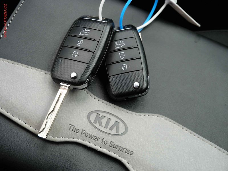 Kia Ceed (2017) 1.6 GDi, 2.maj,ČR, AC, park - fotka 16 z 17