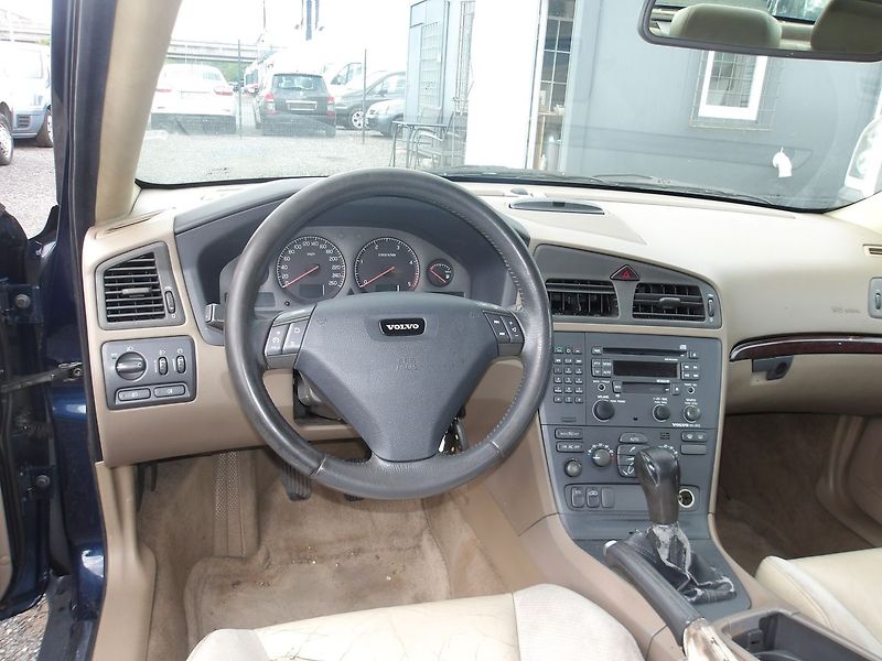 Volvo S60 2,4D JEZDÍ DOBŘE ! PĚKNÝ ! - fotka 16 z 31