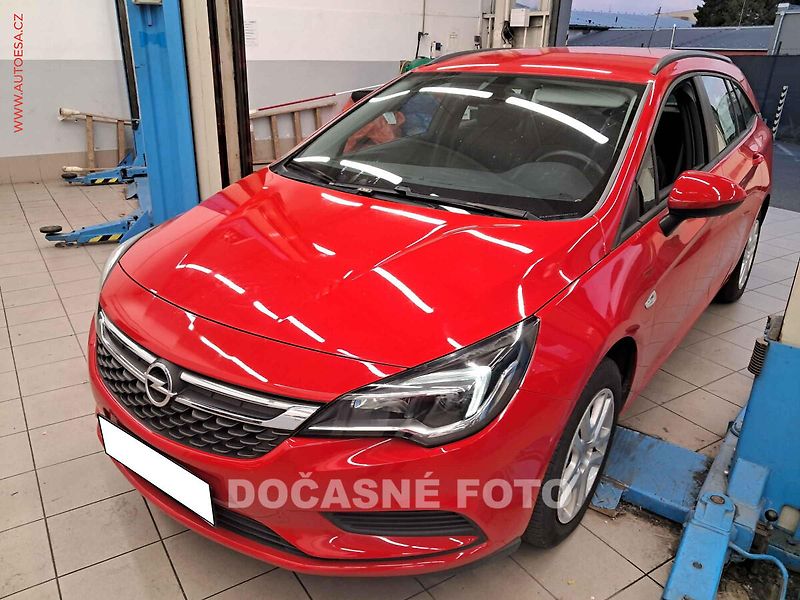 Opel Astra (2016) 1.4i, 1.maj,ČR, servis.kniha - fotka 1 z 3