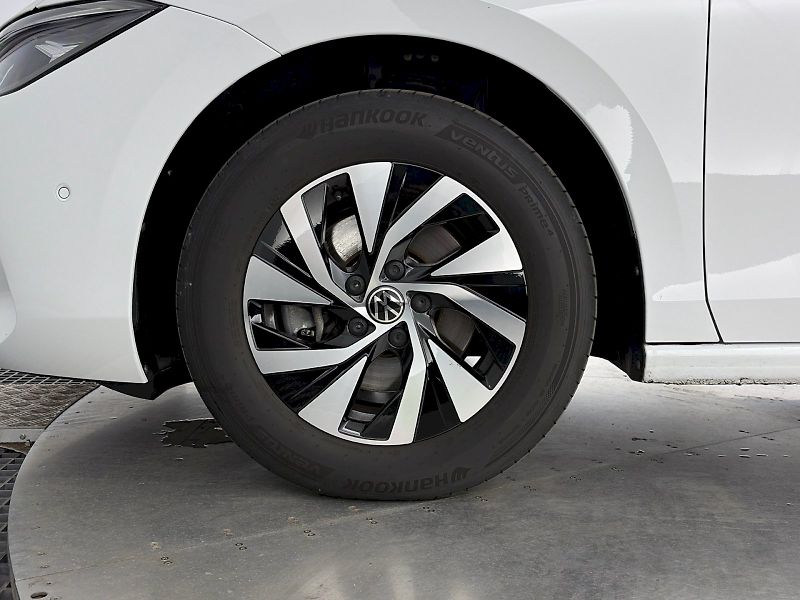 Volkswagen Passat (2024) Business 1.5 TSI 110kW DSG - fotka 35 z 35