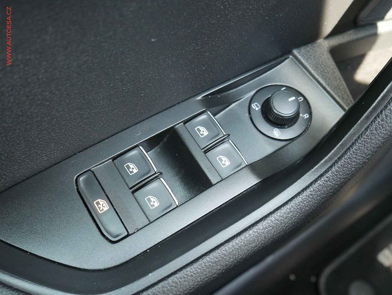 Škoda Superb (2015) 1.6TDi, ČR, Style, DSG, kůže - fotka 11 z 21
