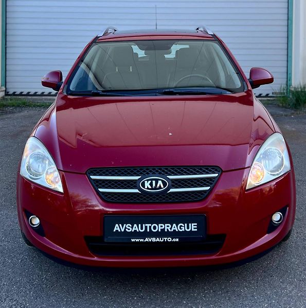 Kia Ceed (2008) 1.6 CRDi (ED)  RODINNÉ KOMBI - fotka 2 z 25