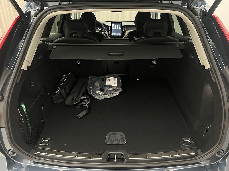 Volvo XC60 (2026) T6 AWD RECHARGE DARK PLUS AUT - fotka 6 z 47