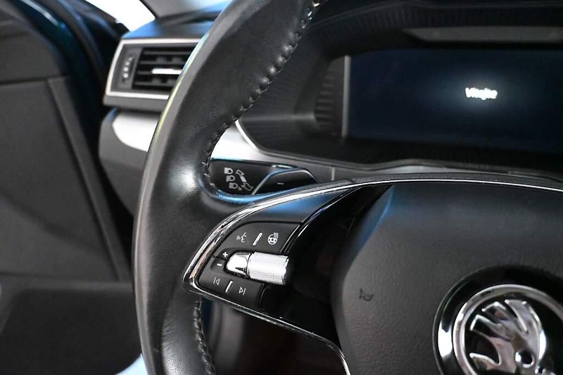 Škoda Superb (2022) 2.0 DSG LED VIRTUAL ACC Kamera - fotka 14 z 36