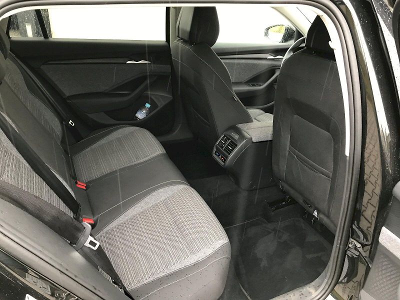 Škoda Superb (2025) COMBI SELEC TD 110/2.0 A7F - fotka 15 z 29