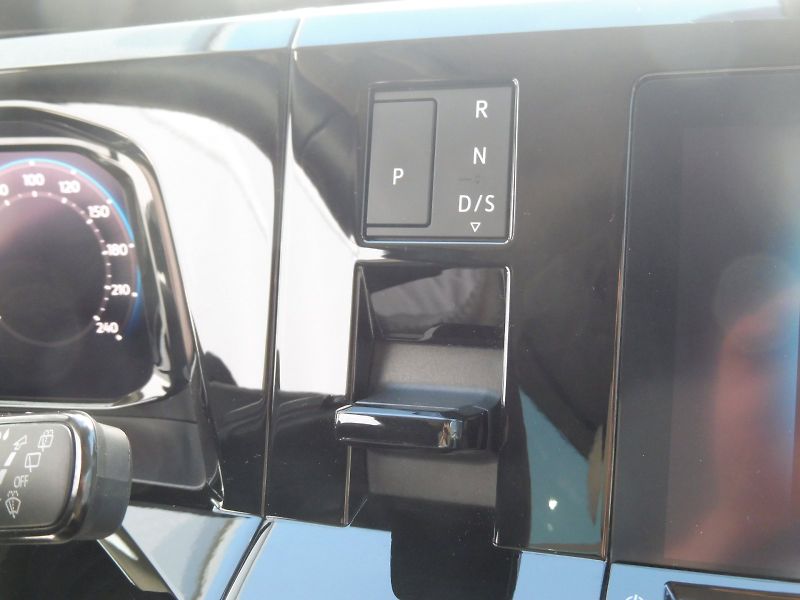 Volkswagen Multivan (2025) Long Life 2,0 TDI 110kW DSG - fotka 17 z 30