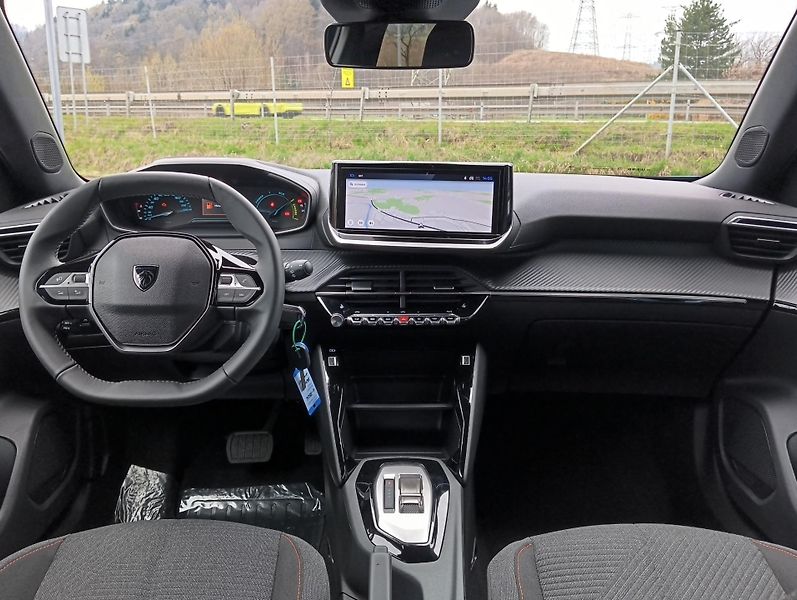 Peugeot 2008 (2026) BUSINESS Hybrid 110 e-DCS6 - fotka 11 z 18